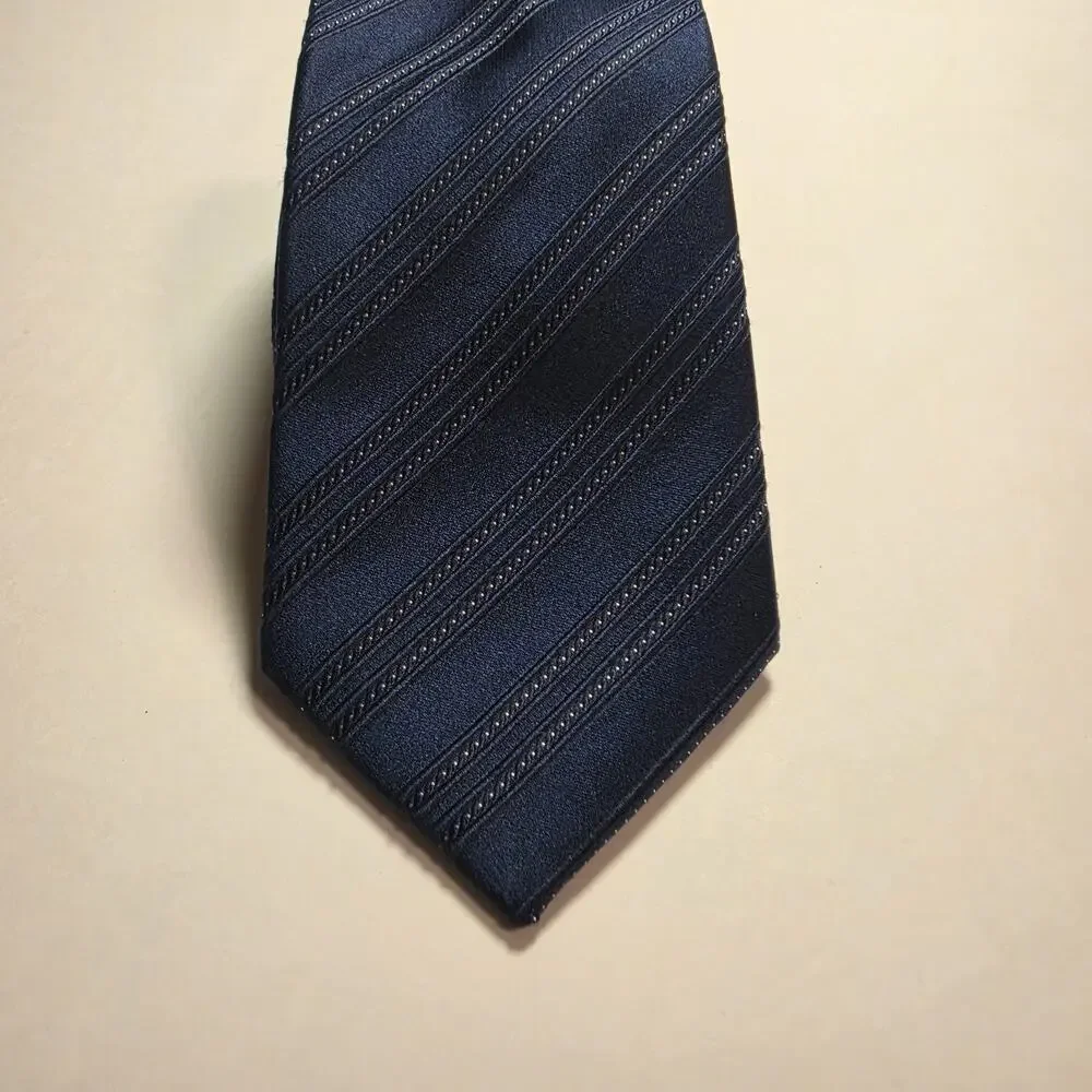 Donald J. Trump Signature Collection 100% Silk Blue Striped Tie 2004
